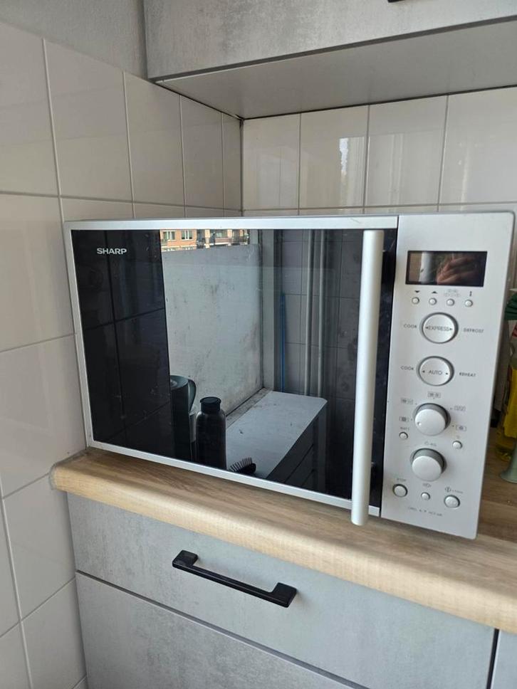 Sharp Combimagnetron met accessoires, Witgoed en Apparatuur, Magnetrons, Gebruikt, Vrijstaand, Combimagnetron, 45 tot 60 cm, Grill