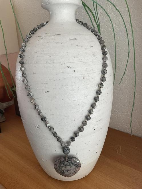 Lange ketting met facet geslepen jaspis kralen en hanger, Sieraden, Tassen en Uiterlijk, Kettingen, Nieuw, Steen of Mineraal, Grijs