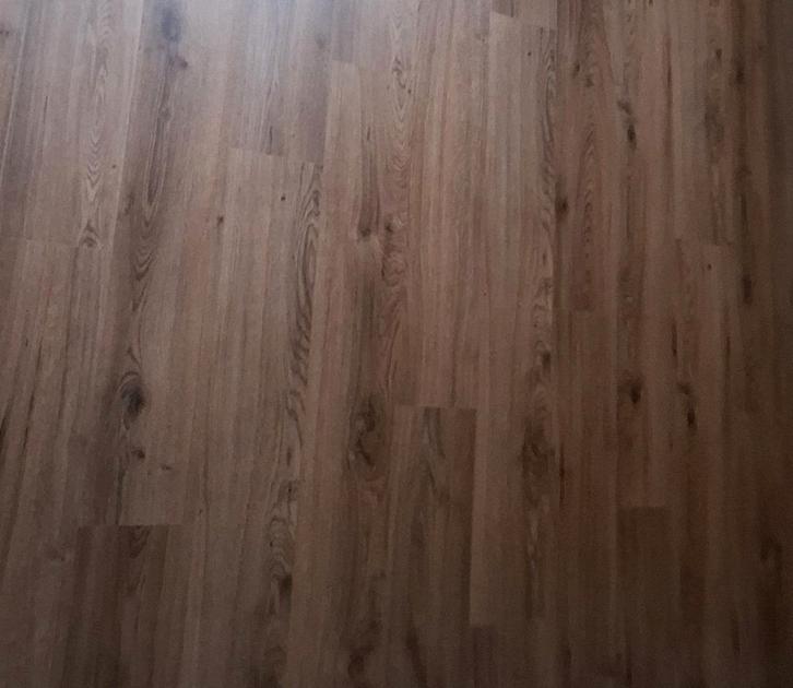 Donkerbruine laminaatvloer 32,5 m² - Klaar voor ophalen!, Doe-het-zelf en Verbouw, Vloerdelen en Plavuizen, Gebruikt, Laminaat