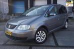 Volkswagen Touran 1.6 Business, Auto's, Volkswagen, Zwart, Origineel Nederlands, Bedrijf, Handgeschakeld