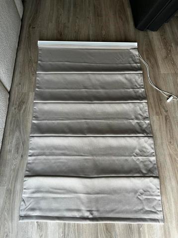 Verduisterend vouwgordijn beschikbaar voor biedingen