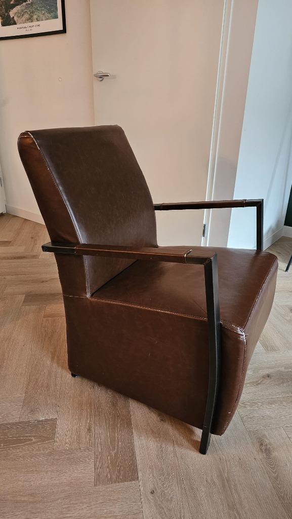 Gratis af te halen: 1 of 2 industriële, bruine fauteuils, Huis en Inrichting, Fauteuils, Gebruikt, Leer, Overige materialen, 50 tot 75 cm