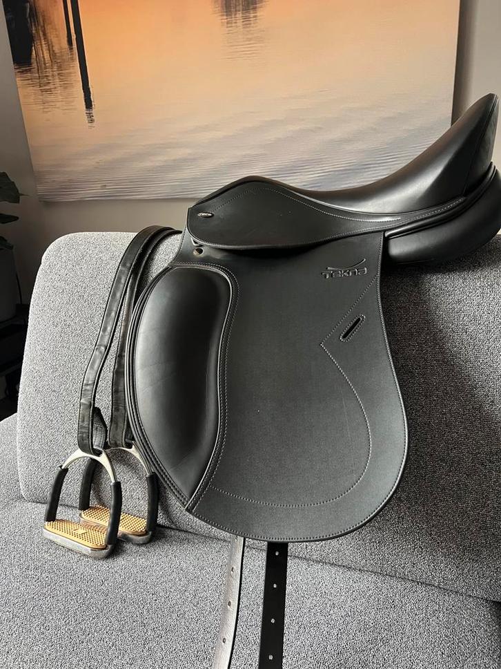 Tekna dressuur zadel 16.5 inch, Dieren en Toebehoren, Paarden en Pony's | Zadels, Zo goed als nieuw, Dressuur, Ophalen