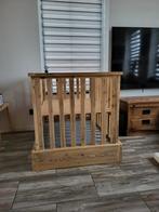 Steigerhouten box + matras + 3 boxkleden + 2 hoeslakens, Ophalen, Zo goed als nieuw, Rechthoekig, In hoogte verstelbaar