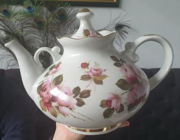 Grote Vintage Theepot met Rozenmotief beschikbaar voor biedingen