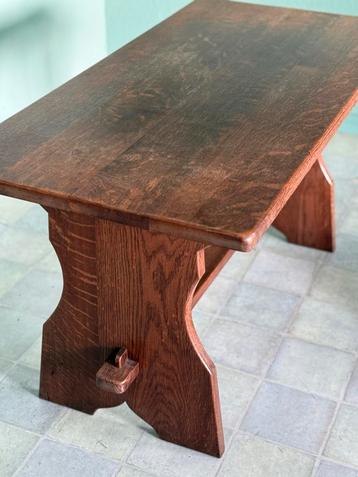 Antiek Engels tafeltje beschikbaar voor biedingen