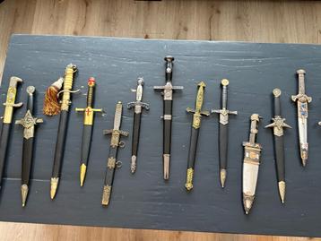 Verzameling dolken  beschikbaar voor biedingen