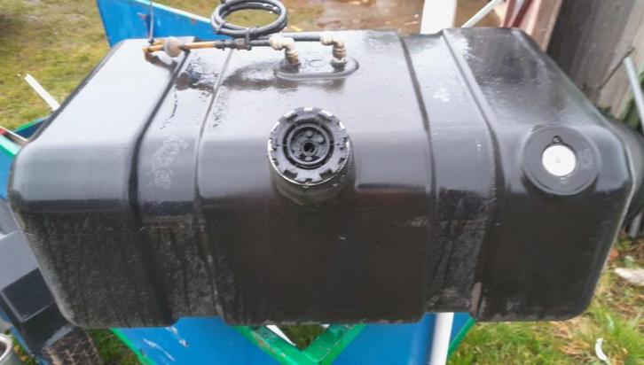 2 st kunststof brandstof tanks, plm 100ltr, goede staat, Watersport en Boten, Accessoires en Onderhoud, Gebruikt, Motor en Techniek