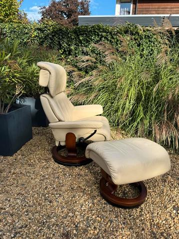 Prachtige Stressless fauteuil incl voetenbank maat L beschikbaar voor biedingen