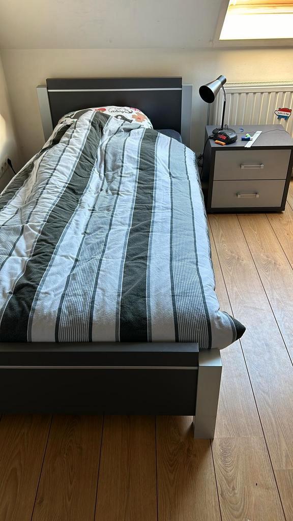 Eenpersoonsbed - Zo goed als nieuw!, Huis en Inrichting, Slaapkamer | Bedden, Zo goed als nieuw, Eenpersoons, 90 cm, 200 cm, Hout