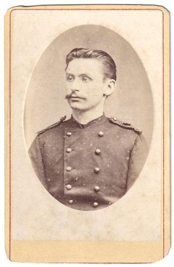 CDV - Militair Uniform Snor - Foto Van den Berge Deventer beschikbaar voor biedingen