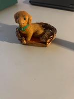 Schattig hondje in mandje - Miniatuur decoratie, Ophalen of Verzenden, Zo goed als nieuw, Dier