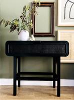 Nordal MERGE sidetable Zwart teak, Weens vlechtwerk, webbing, Huis en Inrichting, Kasten | Dressoirs, Ophalen, Scandinavisch, Japandi, Boheme, Design, Modern