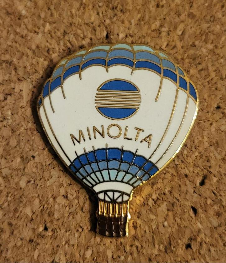 Ballonpin minolta, Verzamelen, Speldjes, Pins en Buttons, Ophalen of Verzenden