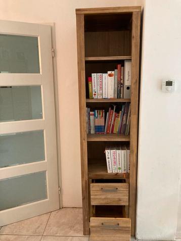 Boekenkast accacia hout met lades beschikbaar voor biedingen