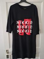 Sweaterdress Nikkie maat 40, Kleding | Dames, Maat 38/40 (M), Zwart, Ophalen of Verzenden, Zo goed als nieuw