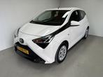 Toyota Aygo 1.0 VVT-i x-play NAP Camera DAB Apple Carplay, Voorwielaandrijving, Stof, Gebruikt, Met garantie (alle)