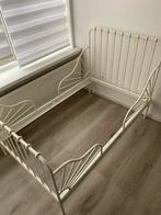 Wit metalen ledikant met lattenbodem, Ophalen of Verzenden, Gebruikt, Ledikant