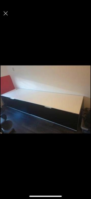 Dressoir beschikbaar voor biedingen