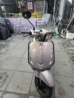 Zeer mooie scooter met weing km, Fietsen en Brommers, Ophalen, Maximaal 45 km/u, Zo goed als nieuw, AGM