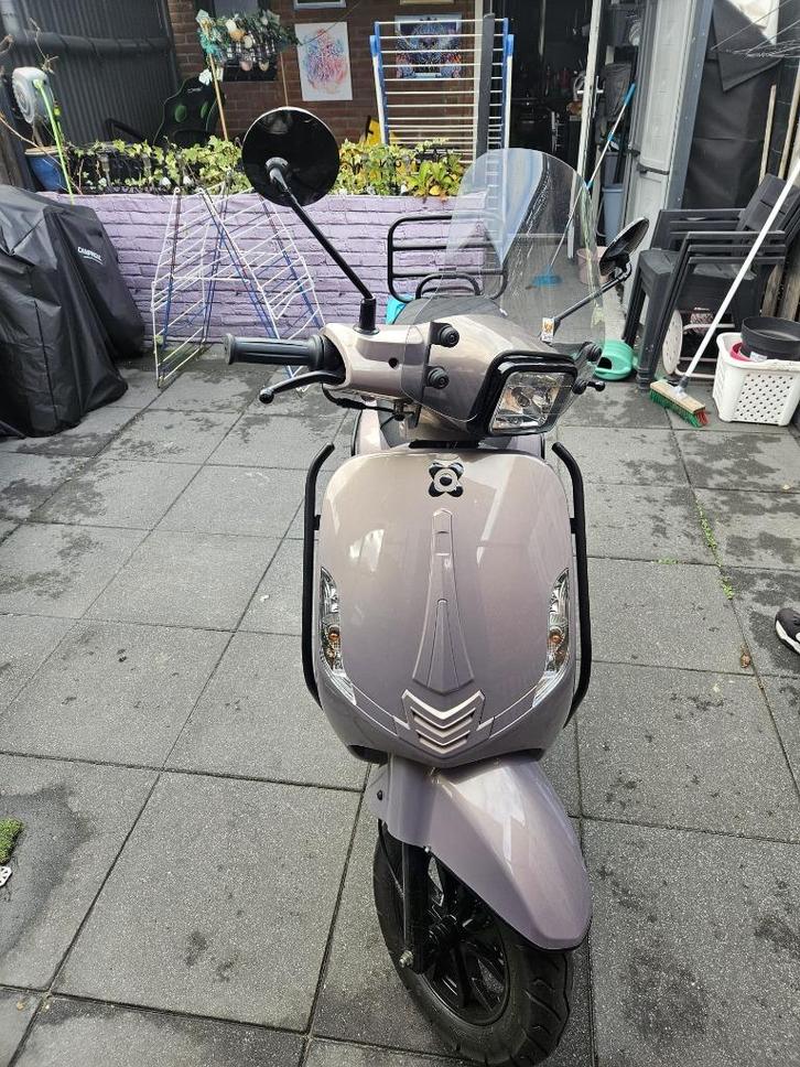 Zeer mooie scooter met weing km, Fietsen en Brommers, Brommers | Overige merken, Zo goed als nieuw, Maximaal 45 km/u, Ophalen