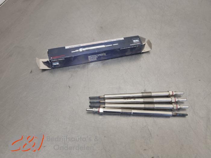 Gloeikaars van een Opel Vivaro, Auto-onderdelen, Motor en Toebehoren, Gebruikt, Ophalen of Verzenden