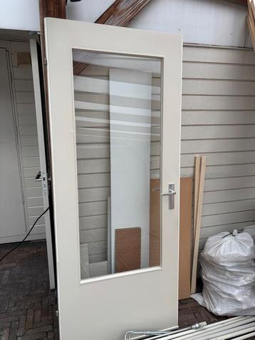 Deur met glas 204x84 beschikbaar voor biedingen