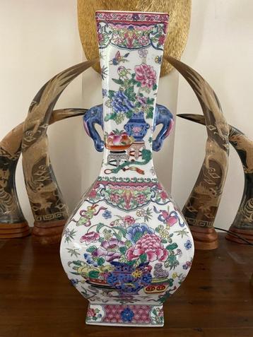 Vintage Chinese famille rose vaas beschikbaar voor biedingen