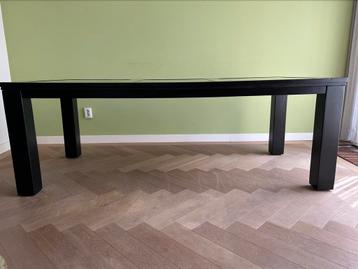 Eettafel  beschikbaar voor biedingen