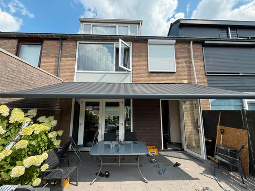 Z.g.a.n. zonnescherm van Degalux 6x3 meter met solar panel, Tuin en Terras, Zonneschermen, Zo goed als nieuw, Knikarmscherm, 300 cm of meer