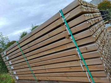 Partij pallet vol Nieuwe grenen palen beschikbaar voor biedingen