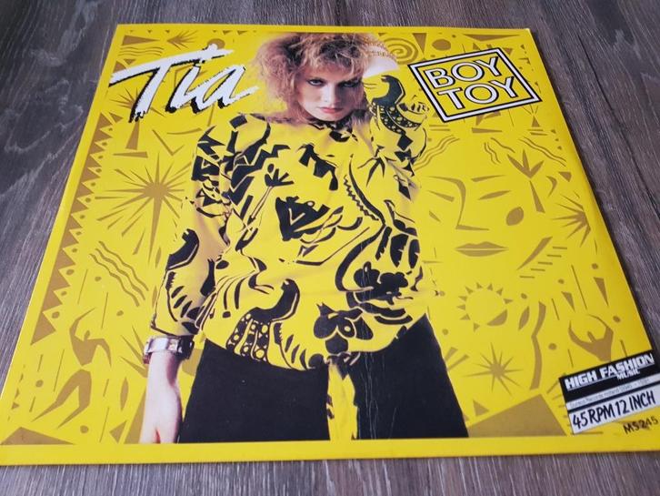 Maxisingle Tia / Boy Toy / i.z.g.s., Cd's en Dvd's, Vinyl Singles, Zo goed als nieuw, Maxi-single, Pop, 12 inch, Ophalen of Verzenden