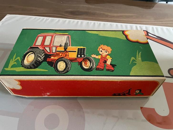 Belarus MT3-100 tractor bouwpakket 1/20, Hobby en Vrije tijd, Modelauto's | Overige schalen, Nieuw, Tractor of Landbouw, Ophalen of Verzenden