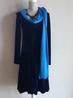 Chique blauwe velours avondjurk met stola, Maat 38/40 (M), Nieuw, Onder de knie, Verzenden