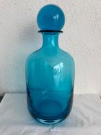 Grote en zware blauwe flesvaas met glazen bol, Blauw, Ophalen of Verzenden, Minder dan 50 cm, Glas