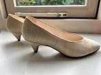 Zijde trouwschoenen vintage Lily Conemans maat 38, Pumps, Wit, Lily conemans, Ophalen of Verzenden