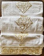 Twee badhanddoeken en één handdoek met patroon, Ophalen, Zo goed als nieuw, Handdoek