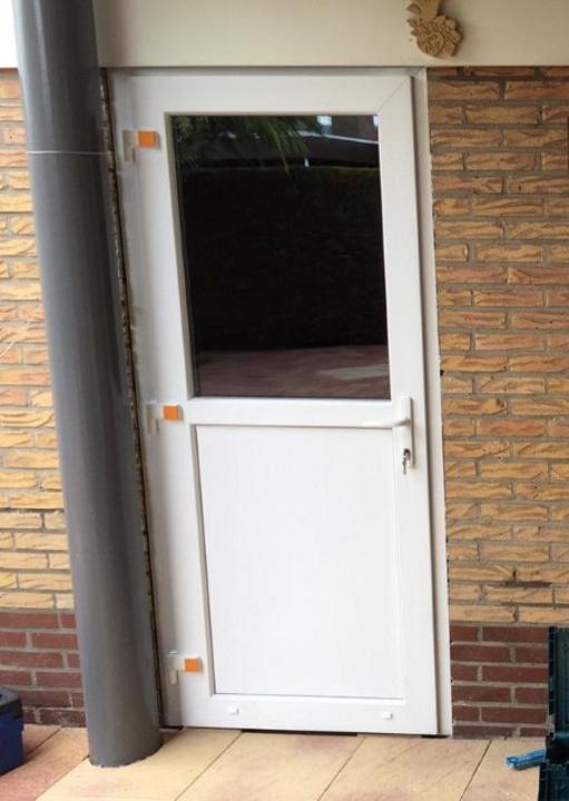 Kunststof Deur inclusief Kozijn - Direct Afhalen & Leveren, Doe-het-zelf en Verbouw, Deuren en Horren, Nieuw, Buitendeur, 200 tot 215 cm