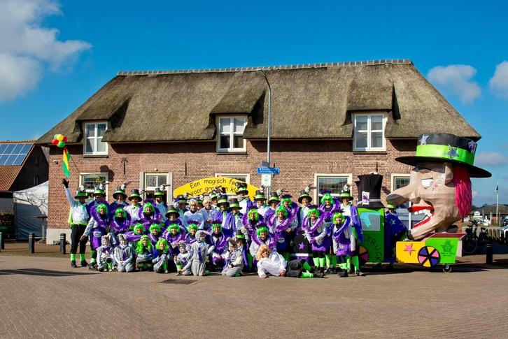 Schitterende grote loopgroep goochelaars., Hobby en Vrije tijd, Feestartikelen, Gebruikt, Carnaval, Ophalen