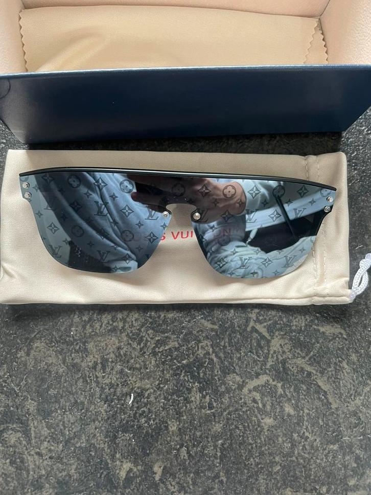 Louis Vuitton zonnebril – origineel – met doos & etui, Sieraden, Tassen en Uiterlijk, Zonnebrillen en Brillen | Heren, Zo goed als nieuw