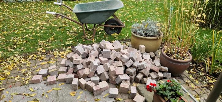 Trommelstenen of cobblestones10x10 - ruim 200 stuks, Tuin en Terras, Tegels en Klinkers, Gebruikt, Klinkers, Beton, Ophalen of Verzenden