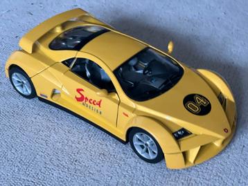 Prachtige Prima Giugiaro (04) Bburago, 2002 - Geel 1:18 beschikbaar voor biedingen
