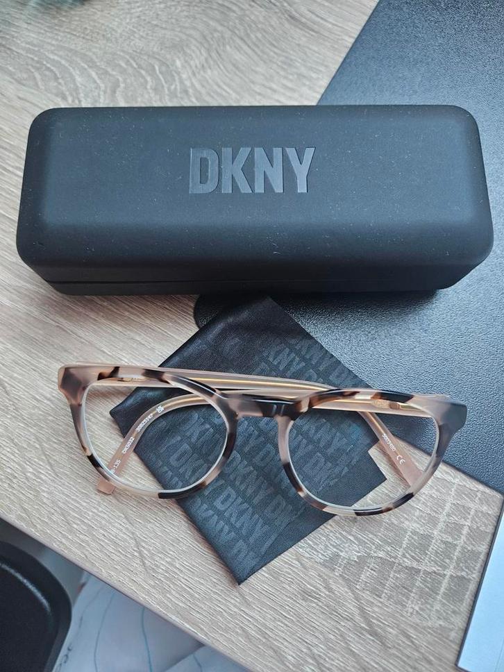 DKNY Montuur - NIEUW Glazen op sterkte zelf te vervangen, Sieraden, Tassen en Uiterlijk, Zonnebrillen en Brillen | Dames, Bril