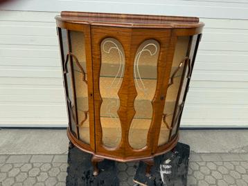 Antieke Vitrinekast met Gebogen Glas beschikbaar voor biedingen
