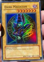 Yu-Gi-Oh! Dark Magician SYE Old US Print !, Hobby en Vrije tijd, Verzamelkaartspellen | Yu-gi-Oh!, Verzenden, Gebruikt, Losse kaart
