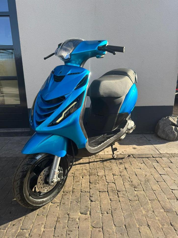 ⭐️Piaggio zip 2 takt 2015 Brom 6600 kilometer sp line⭐️, Fietsen en Brommers, Scooters | Piaggio, Ophalen