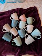 13 Koffiemokken in Pastelkleuren, Gebruikt, Keramiek, Ophalen of Verzenden, Effen