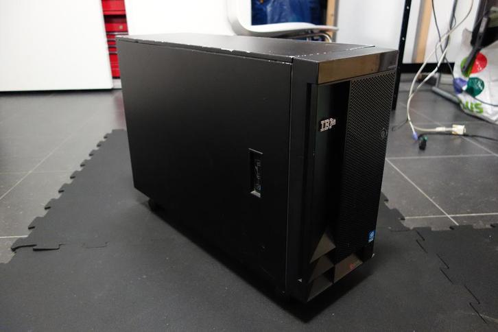 IBM eServer xSeries 235 dual Xeon (Netburst), Computers en Software, Vintage Computers, Ophalen