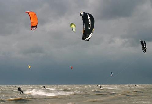 2x kite gevonden in Amsterdam, Watersport en Boten, Kitesurfen, Geen board, Ophalen