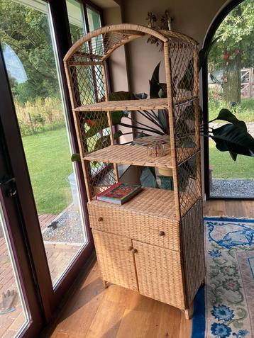 Rotan boekenkast vintage beschikbaar voor biedingen